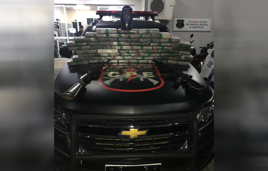 Cocaína e armas foram apreendidas