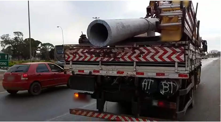 Segundo PRF, caminhão apresentava diversas irregularidades (Foto:  Divulgação/PRF)