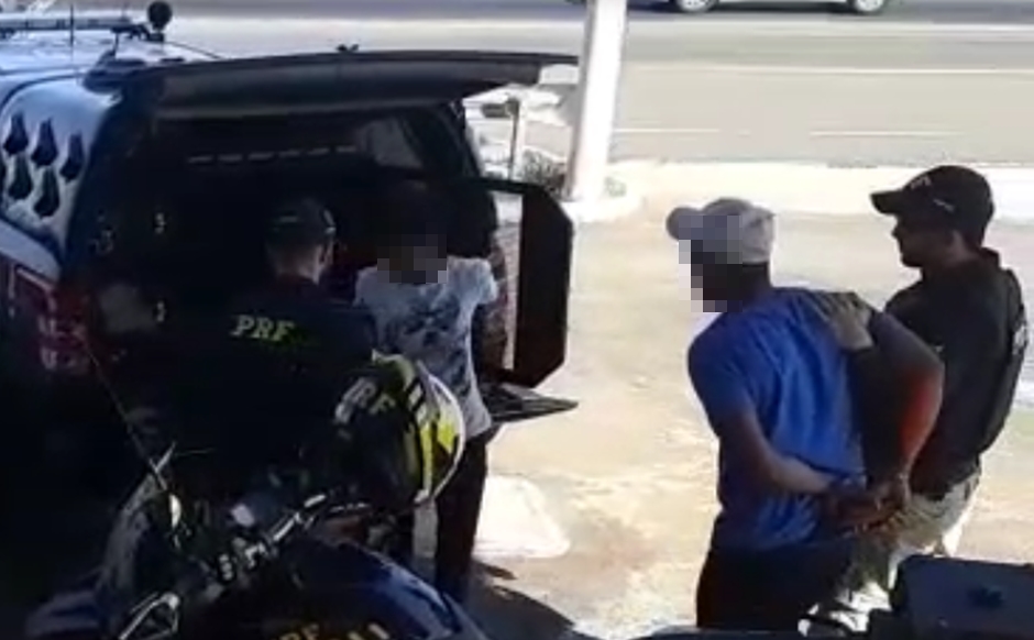 Casal foi preso após ser parado na barreira da PRF em Anápolis (Foto: Reprodução)