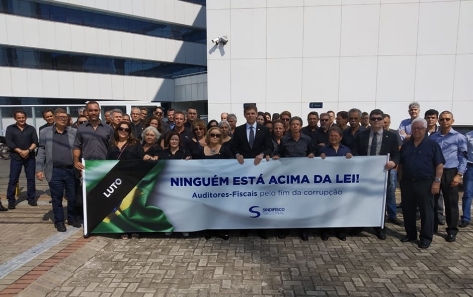 Movimentação ocorre ao longo do dia em diversas capitais brasileiras. Em Goiás, participaram cerca de 60 pessoas