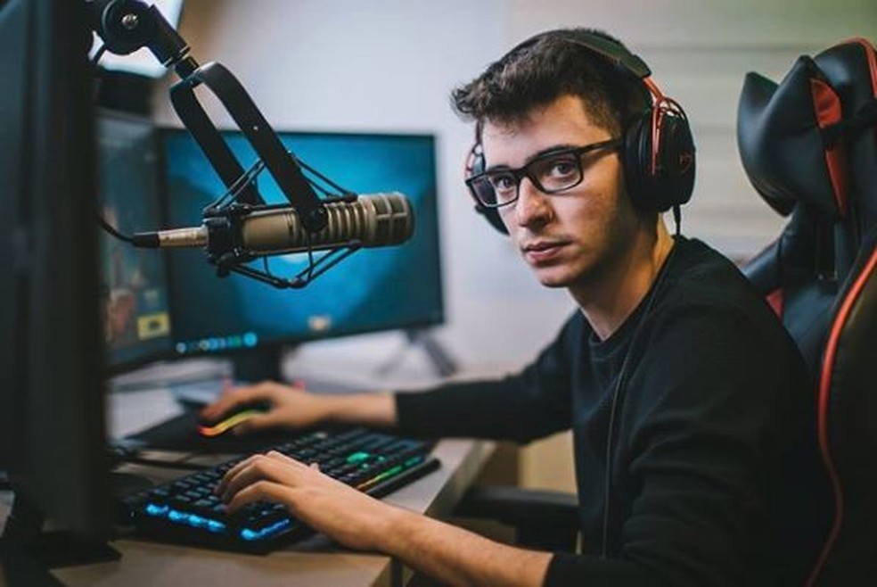 Youtuber Flakes Power