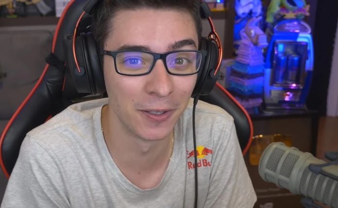 Youtuber Flakes Power