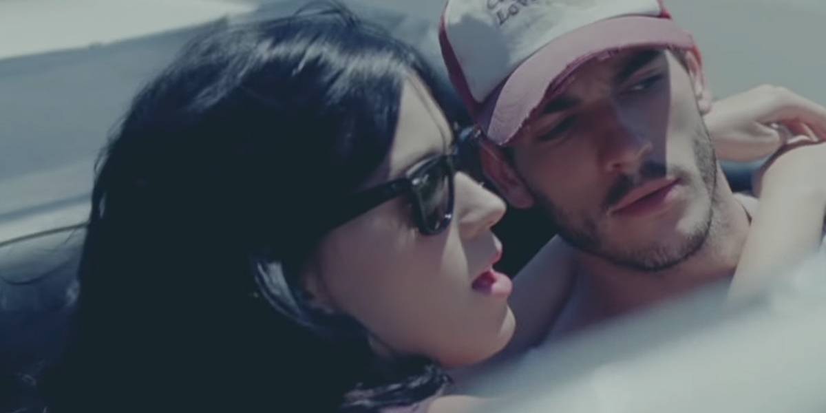 Katy Perry e Josh Kloss no clipe de 'Teenage Dream' 