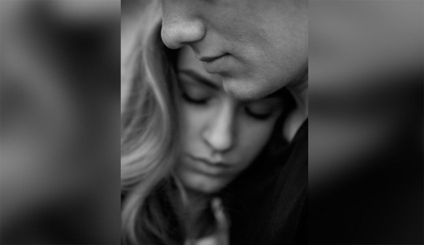 A pesquisa ouviu 2 mil pessoas e descobriu os 20 principais hábitos dos casais que tiram o encanto do envolvimento amoroso. (Foto: Reprodução)