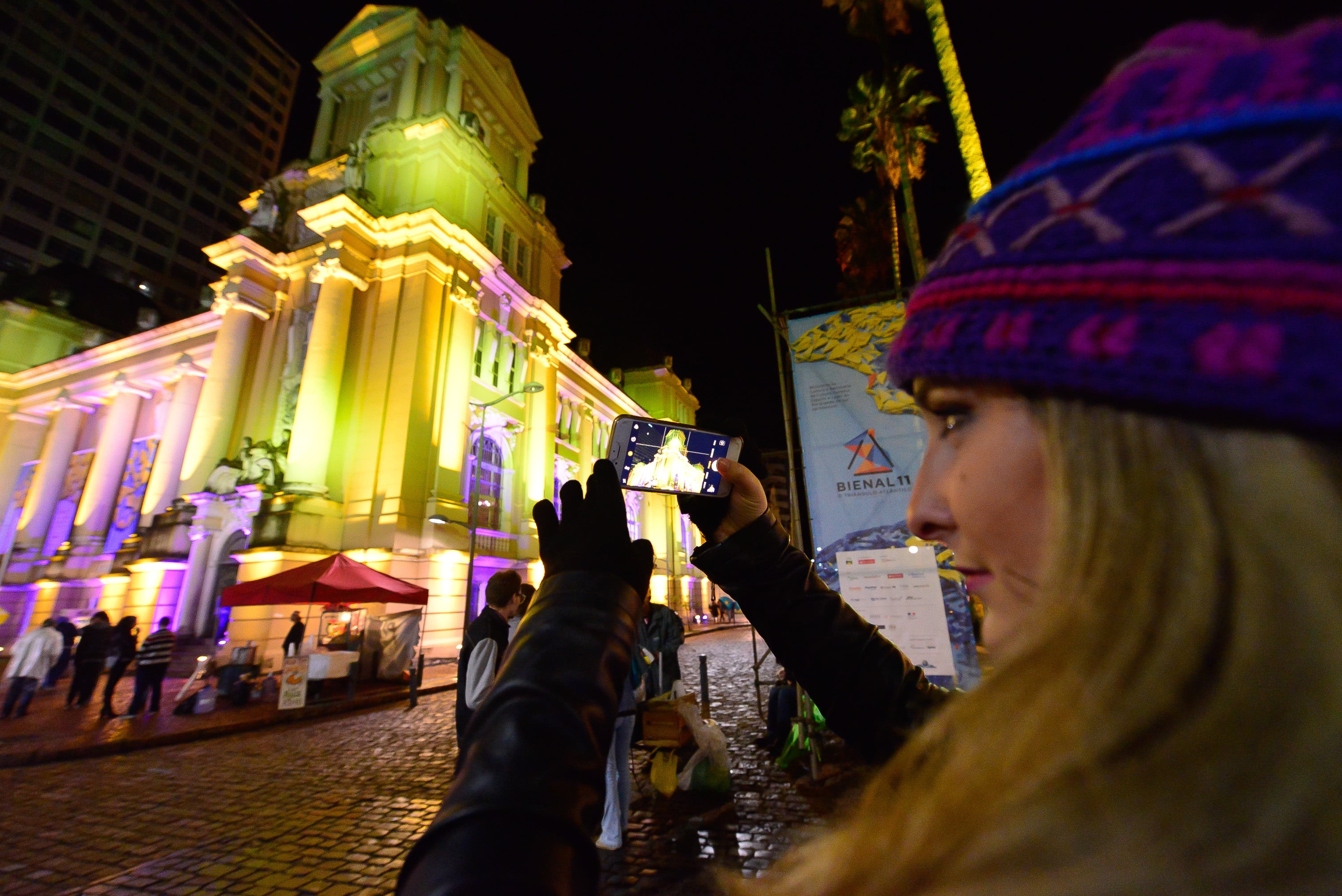 Turista em Porto Alegre. Segundo agência de viagens, 38% das mulheres nunca viajaram sem companhia