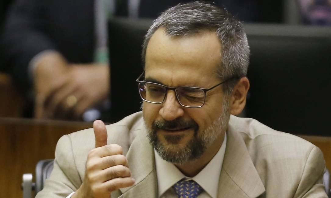 Subprocurador do TCU suspeita de fraude sobre viagem de Weintraub