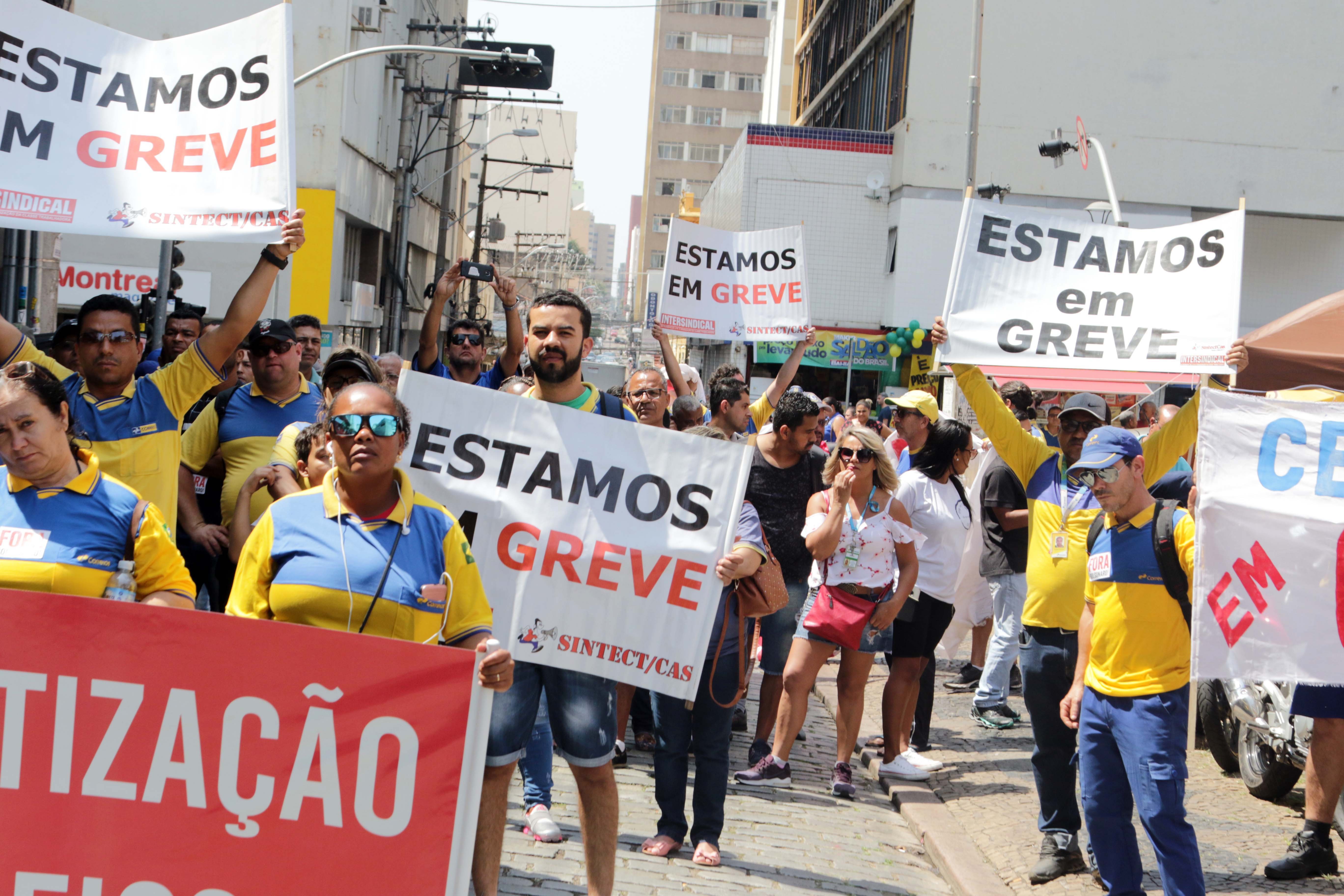 Passeata dos correios em São Paulo. TRT entende pelo pagamento dos grevistas