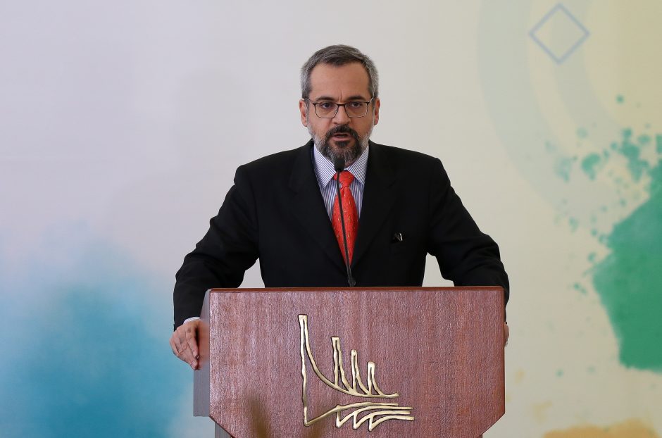 Ministro da Educação vem a Goiânia visitar escolas que aplicam o Enem