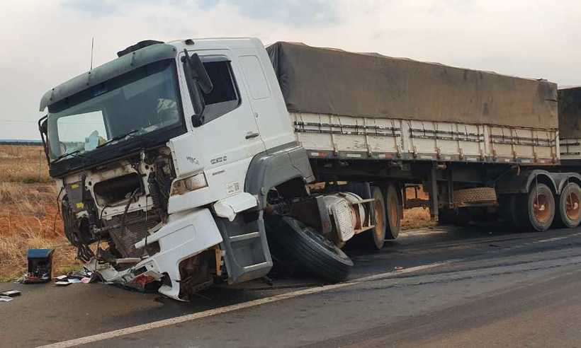 O acidente ocorreu na MG-190, no interior do estado de Minas Gerais (foto: PMRv/Divulgação)