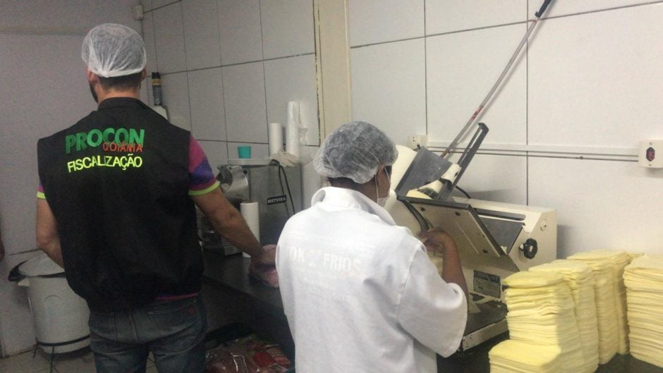 Pit dogs, restaurantes e lanchonetes de Goiânia são alvo de fiscalização (Foto: Divulgação / Procon Goiânia)