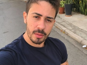 Você achava mesmo que ia ser fácil? Eu vejo meninos aqui com 16 anos me mandando 'Eu quero me matar'. Vai, ô, imbecil", diz ele