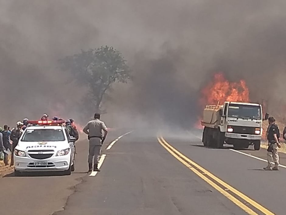 Rodovias federais são liberadas após controle de incêndio na região. (Foto: Divulgação/PRF)