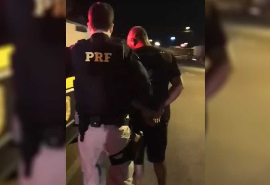 Embriagado, caminhoneiro não conseguiu dar sequência à fuga