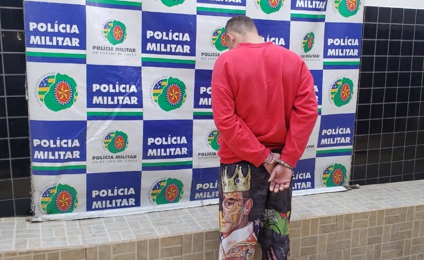 Suspeito acionou os Bombeiros mas foi preso horas depois. Criança estava com marcas de agressão no corpo (Foto: Divulgação/PM)