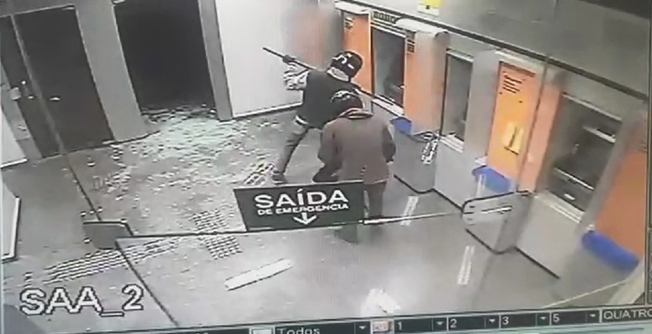 Homens assaltam banco e esquecem documentos no local do crime, em Gouvelândia: Confira vídeo
