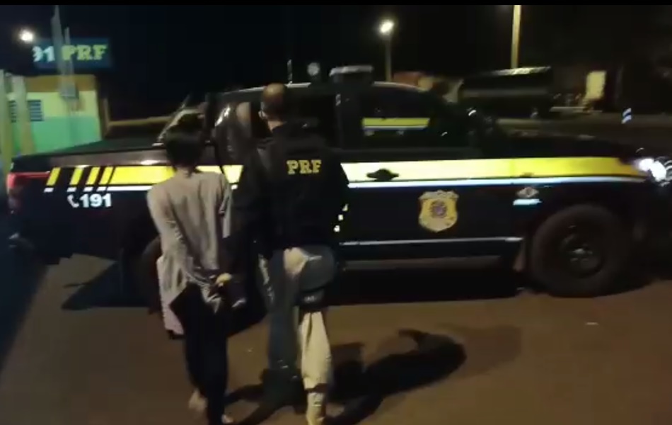 Jovem de 19 anos presa com 2kg de cocaína em caixa de som