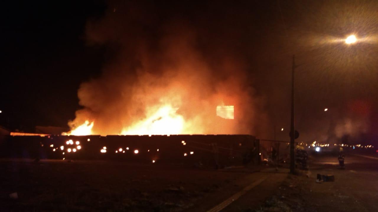 O depósito ficou totalmente destruído (Foto: Divulgação)