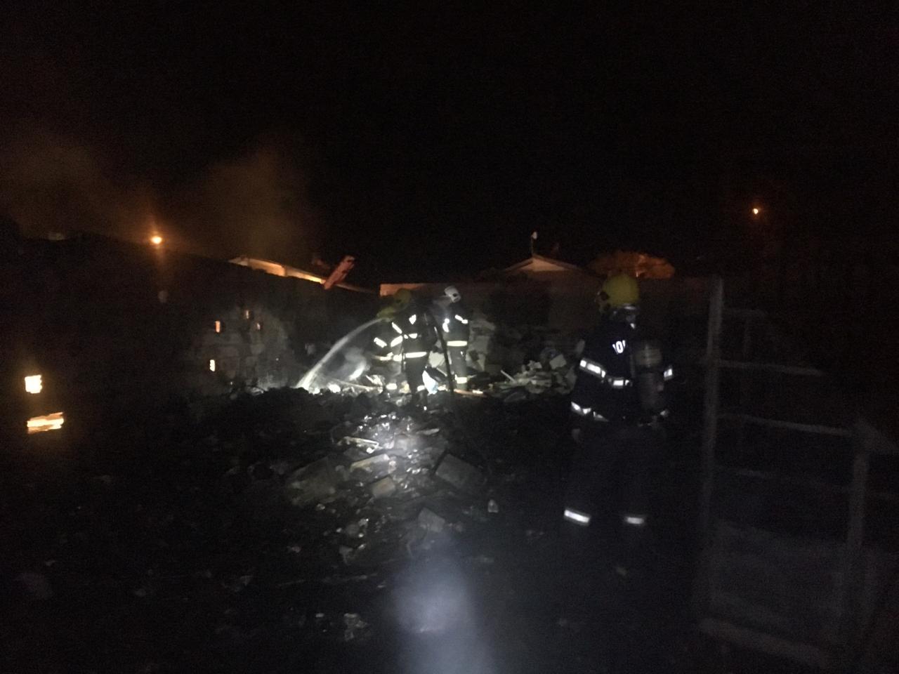 De acordo com os bombeiro, foram gastos 40 mil litros de água e 45 de LGE. 