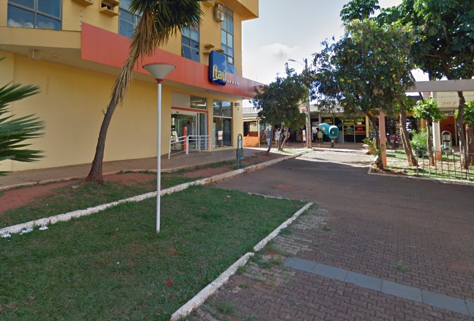 Alarme emite fumaça para alertar pessoas que estiverem próximas. População chegou a acionar os bombeiros; suspeito fugiu (