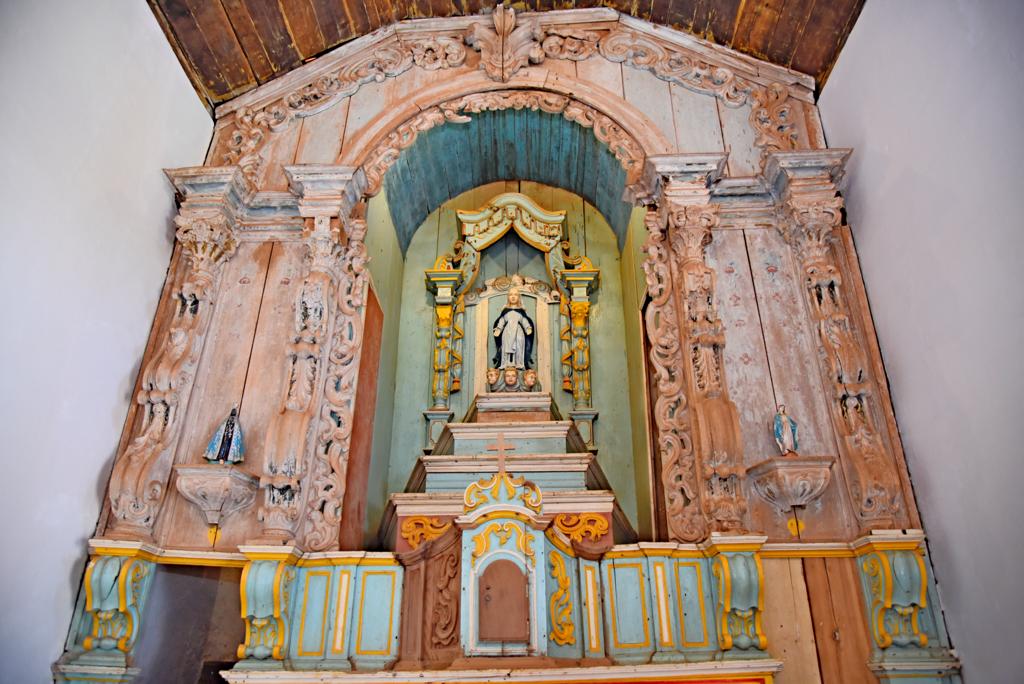 Altar deve ser reformado na segunda etapa da restauração da igreja (Foto: Reprodução / Hegon Corrêa)