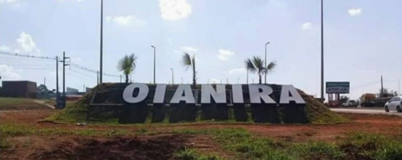 Nome aparece como "oianira" na entrada da cidade