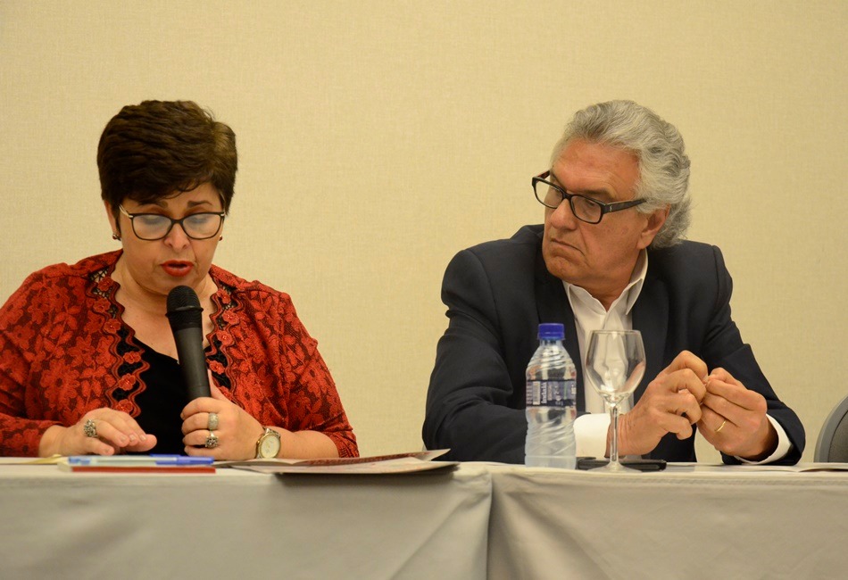 Categoria reivindica reajustes com previsão constitucional; Estado apoia PEC da Educação