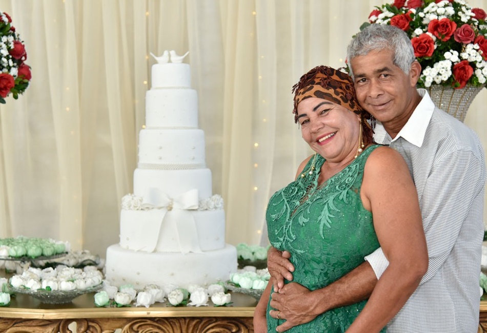 Projeto realiza cerimônia para casais que não têm condições de arcar com o casamento sozinhos