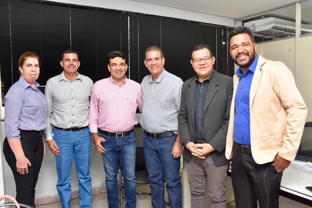 Em reunião na sede da Goinfra sobre que vai arcar com custos da iluminação de rodovias, vice-prefeito Cabriny defende parceria de mão dupla com o Estado, e não de mão única.