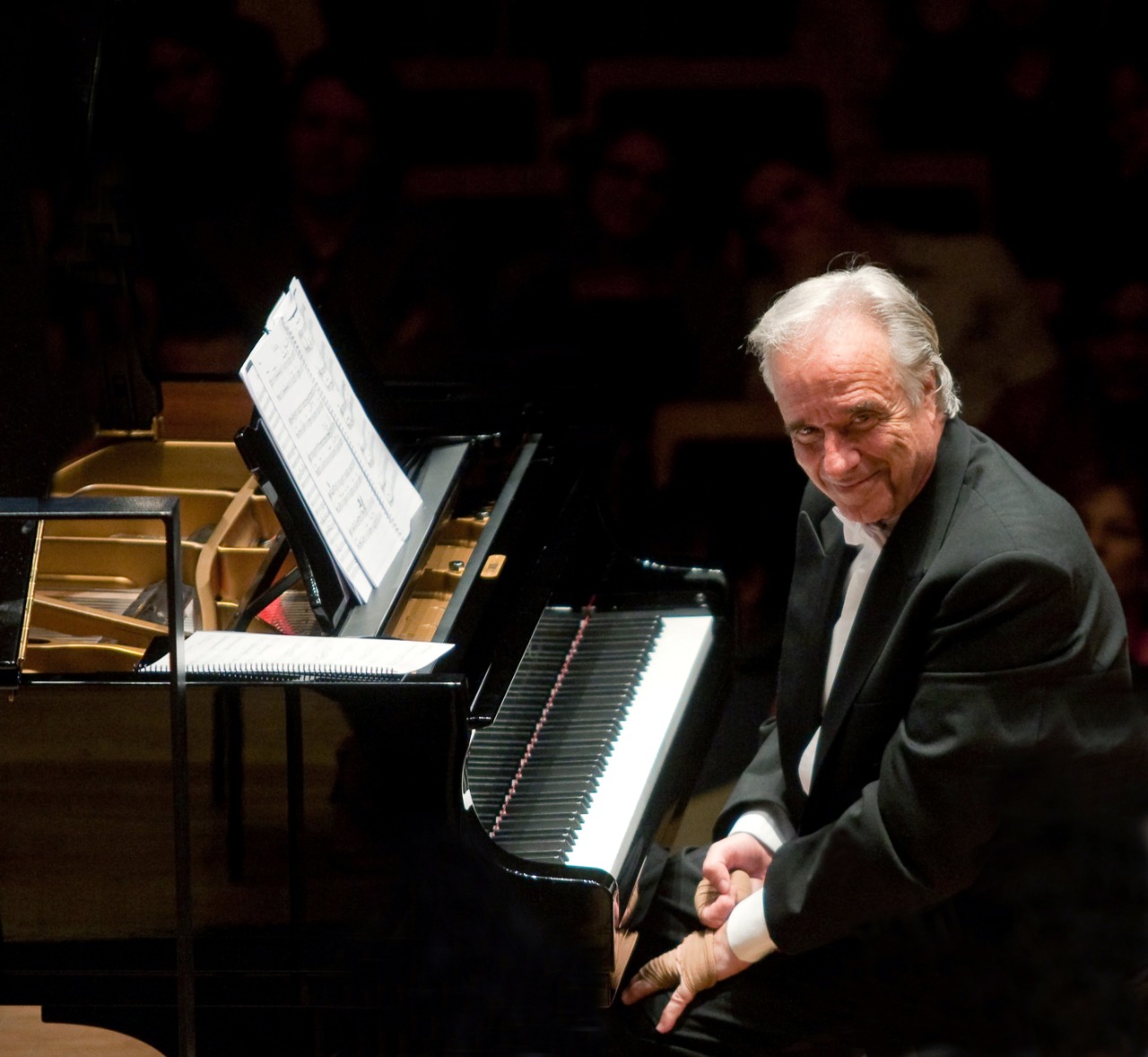 Maestro João Carlos Martins realiza pocket show na capital