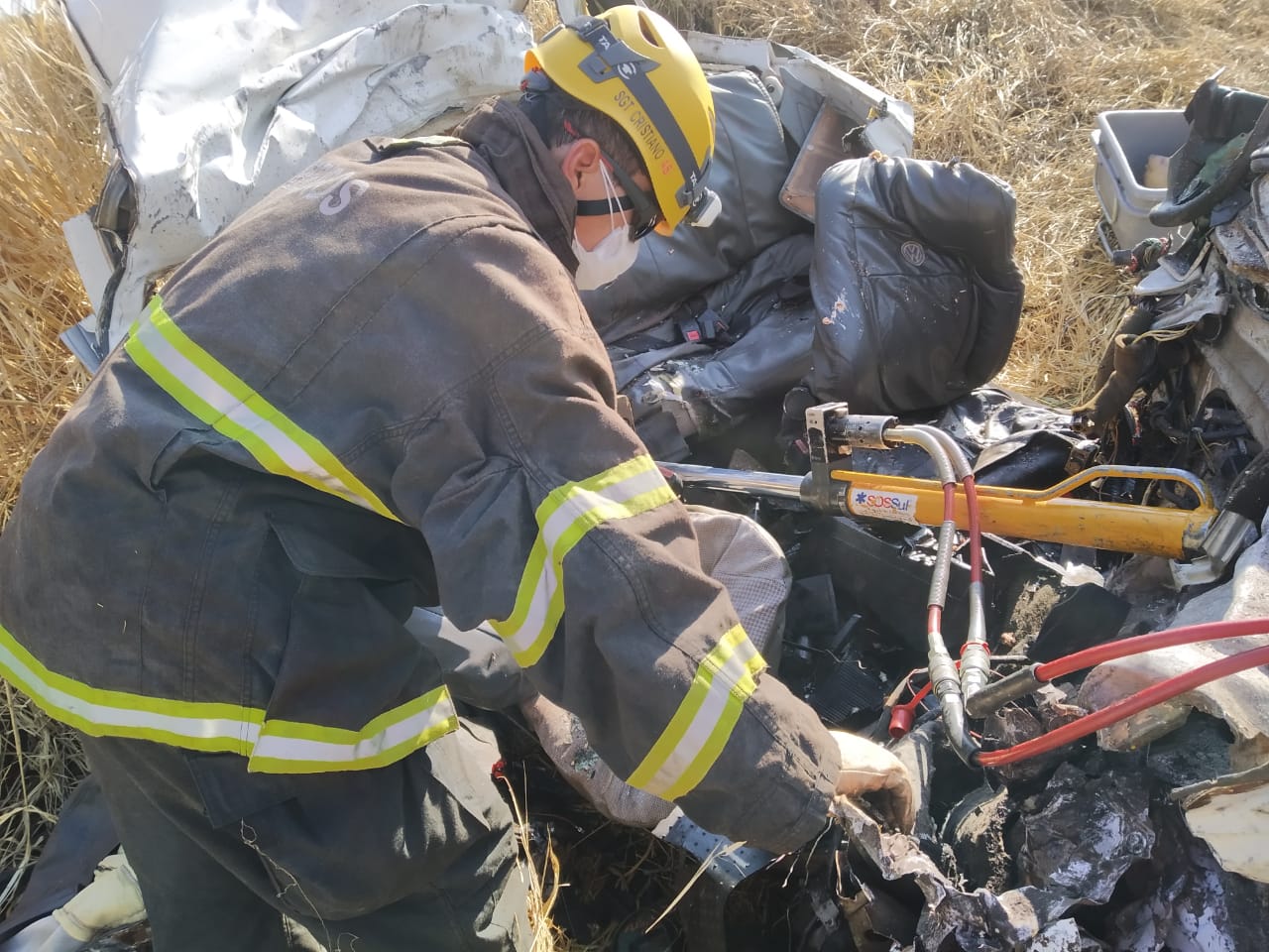 Duas pessoas morrem em colisão entre carro e caminhão cegonha na BR-364