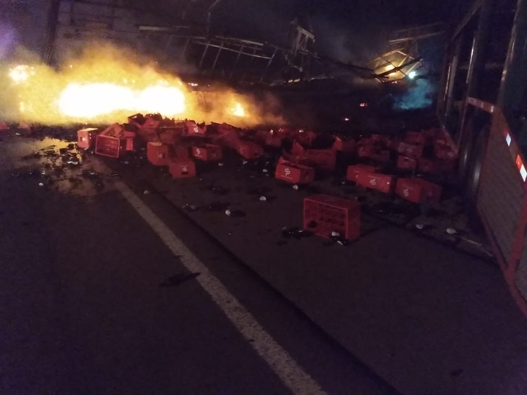 Dois caminhoneiros morrem carbonizados após acidente na BR-364, em Portelândia