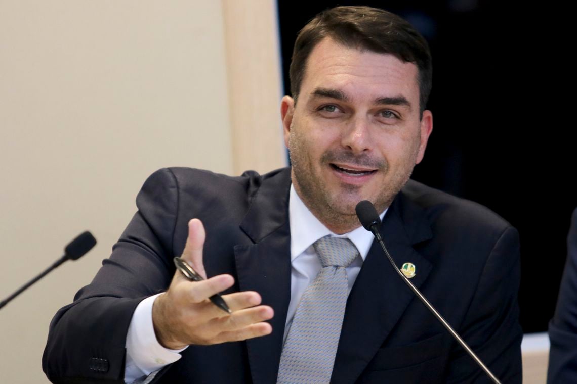 STF mantém foro especial de Flávio Bolsonaro e anula provas no caso 'rachadinha'
