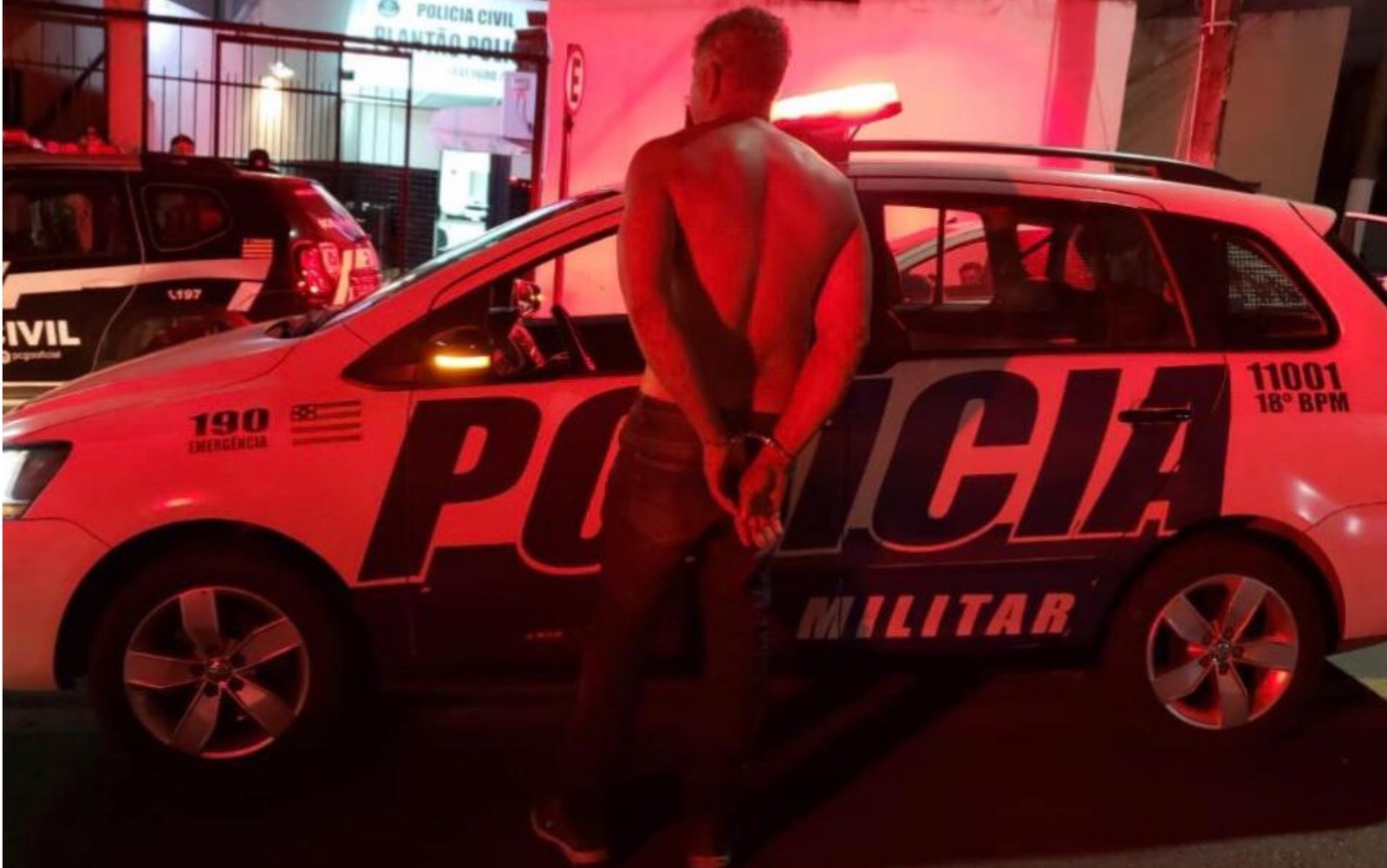 José Maria fugiu após esfaquear Vanildes; ele foi encontrado escondido atrás de um guarda-roupas de outra residência em Catalão (Foto: Divulgação / Polícia Militar)