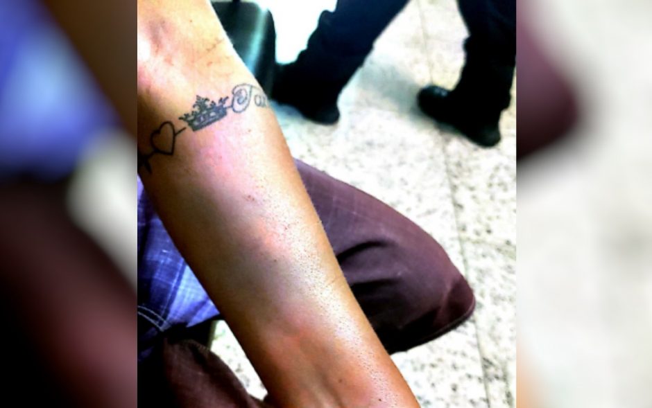 Mulher transexual denuncia policiais por agressão e violência sexual