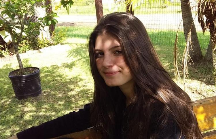 Brenda tinha 14 anos e sonhava ser aeromoça(Foto: Arquivo Pessoal)