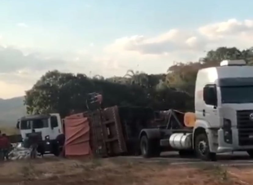 Motorista manobrou para evitar batida (Foto: Leitor/Mais Goiás)