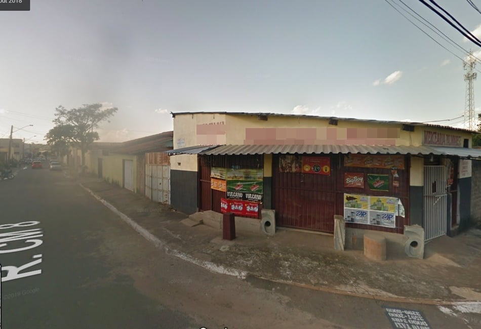 Alvo foi atingido, mas sobreviveu; disparos ainda atingiram outras pessoas que estavam pelo local