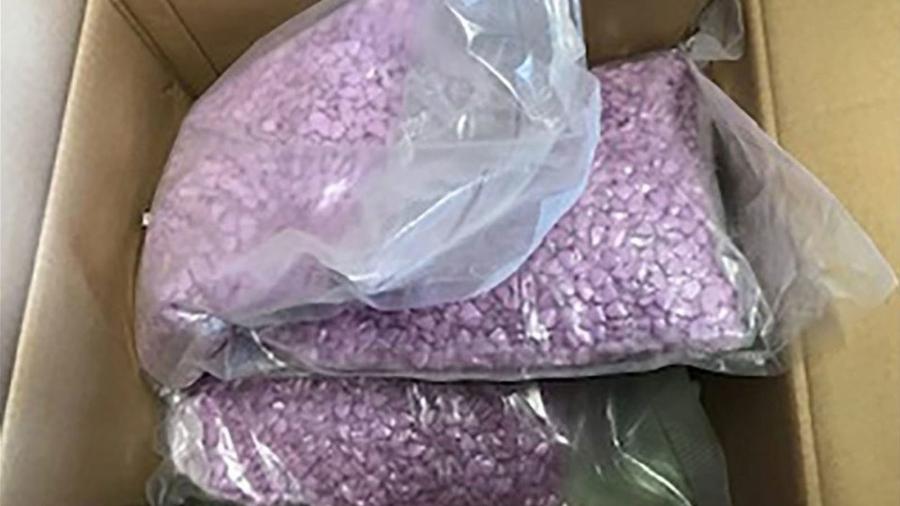 Casal encomenda roupa mas recebe 25 mil pílulas de ecstasy, na Áustria