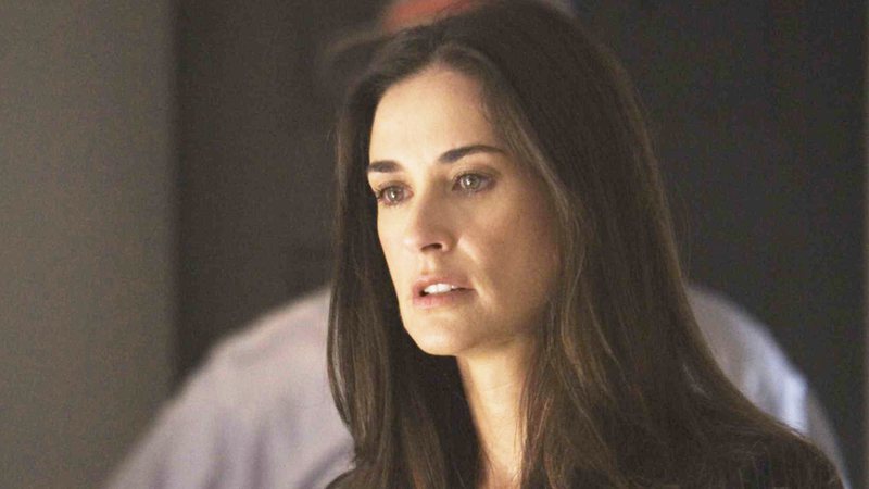 Demi Moore diz que sua mãe deixou homem estuprá-la por R$ 2.000