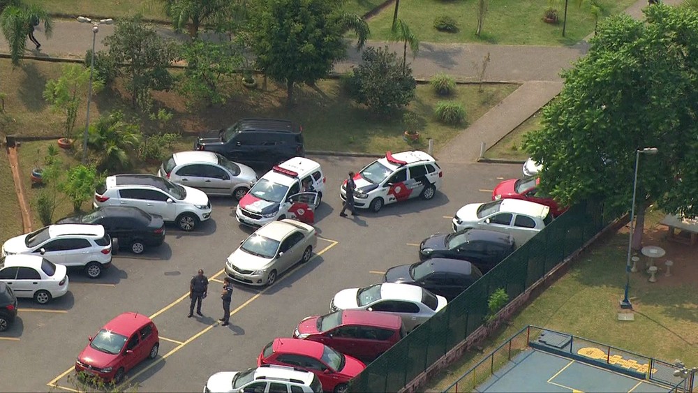 Professor é esfaqueado por aluno dentro de escola, em São Paulo