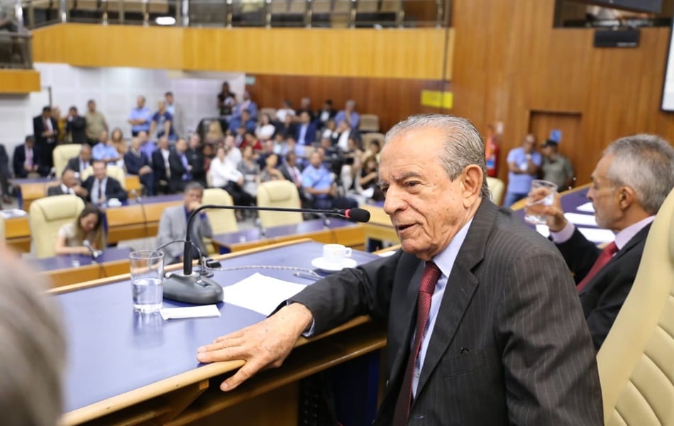 Grupo de vereadores quer indicar vice de Iris Rezende