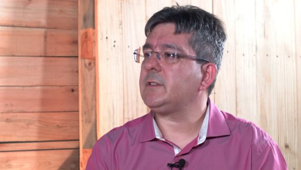 Após ficar seis meses como reitor interino da UEG, Ivano Devilla renunciou ao cargo por meio de carta pública divulgada na noite desta quinta-feira (19). (Foto: Reprodução)