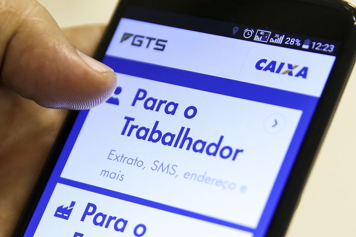 Para correntistas, movimentações de recursos do FGTS podem ser feitas via aplicativo da Caixa