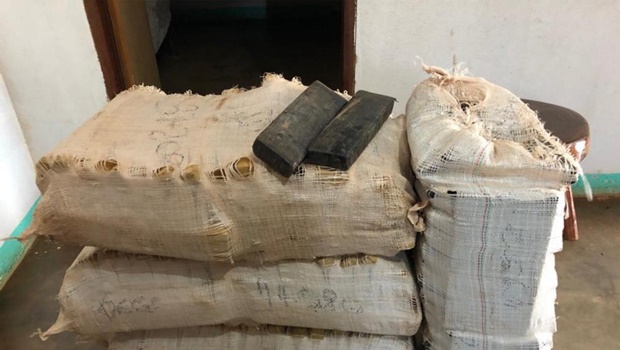 Polícias Federal e Militar de Goiás e Mato Grosso prendem dois homens e 200 kg de maconha