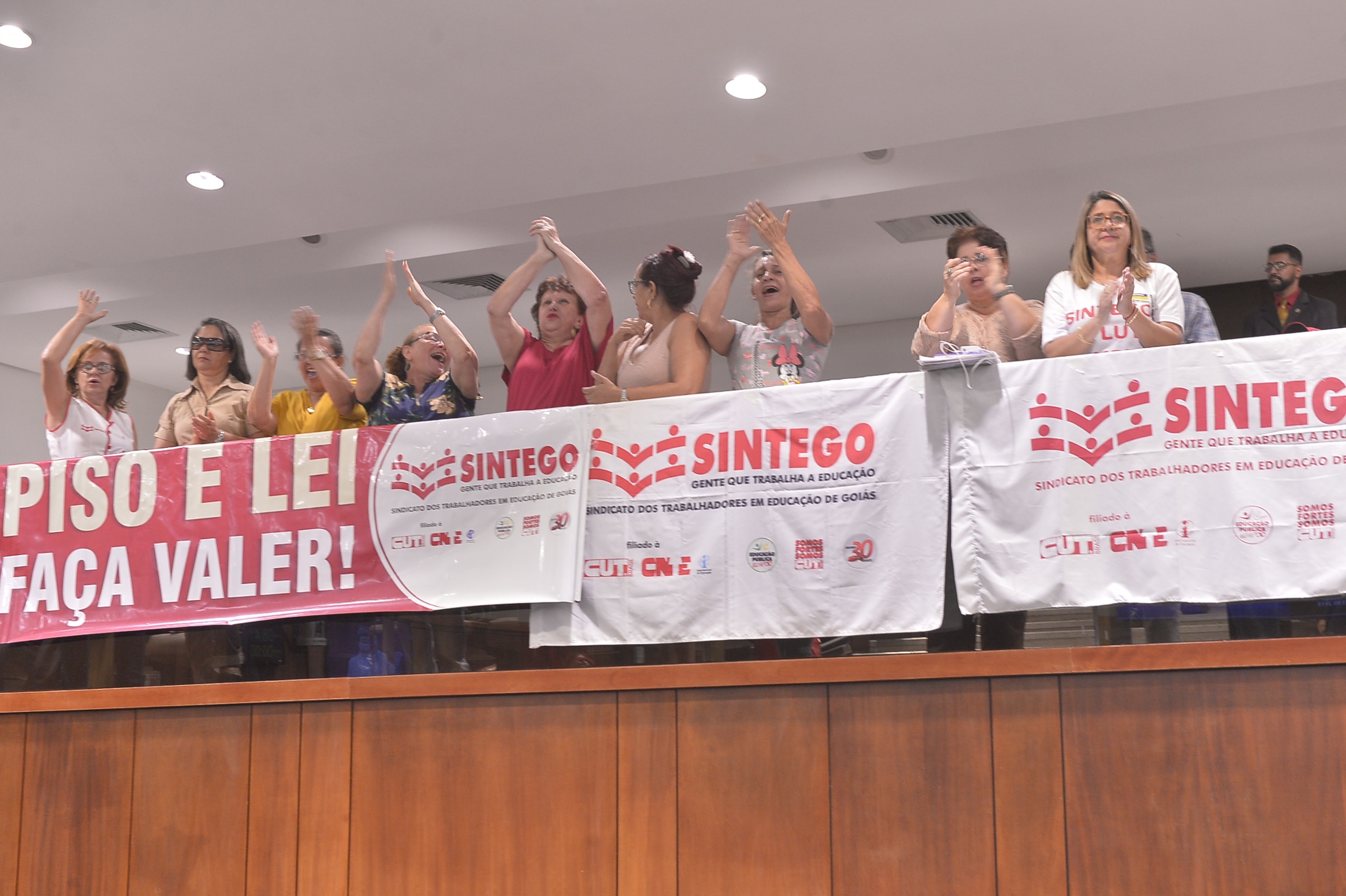 Categoria reclama do não pagamento do piso de 2020