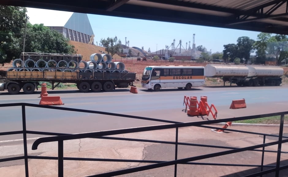 Veículo escolar é apreendido com várias irregularidades. (Foto: Divulgação/PRF)