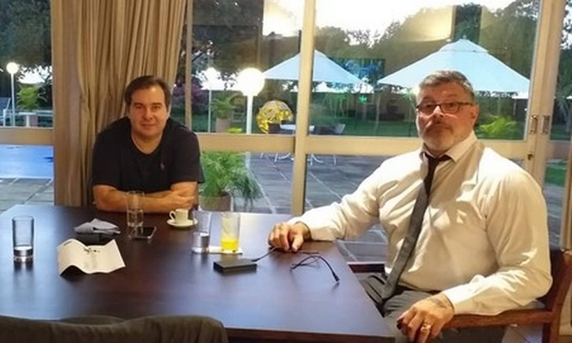 Em homenagem a Alexandre Frota, Maia reúne PSL anti-Bolsonaro