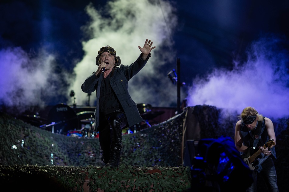 Show da banda Iron Maiden no palco Mundo durante o festival Rock in Rio, no Parque Olímpico, na zona oeste do Rio de Janeiro, nesta sexta-feira (4). (Foto: Eduardo Anizelli/Folhapress)