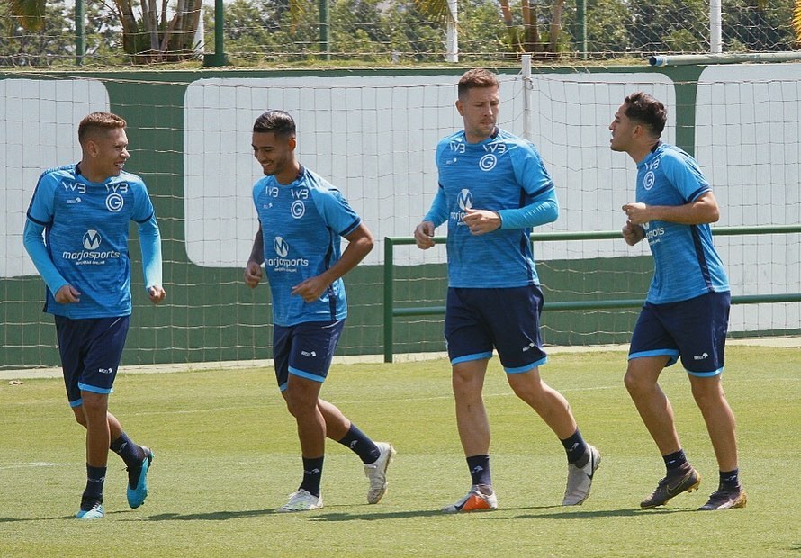 Goiás visita a Chape cheio de desfalques (Foto: Divulgação)