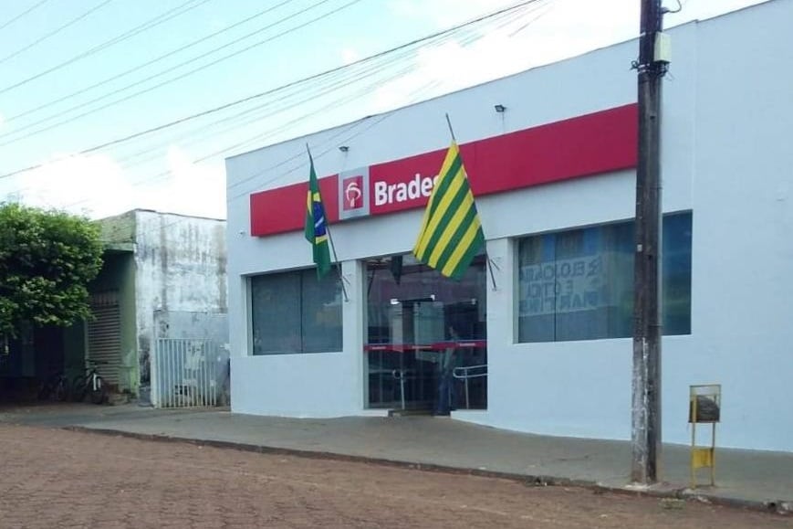 Segundo a Polícia, os ladrões levaram da agência do Bradesco, armas e munições dos vigilantes (Foto: Divulgação/Polícia Civil)